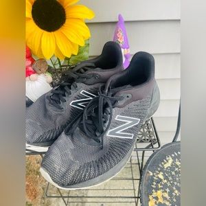 Mens new balance sneakers